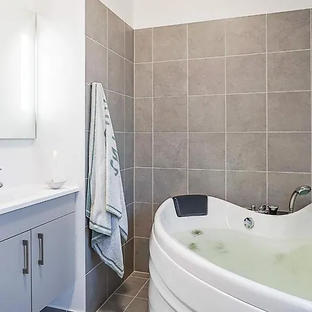 10 Person In Hasselberg Kappeln